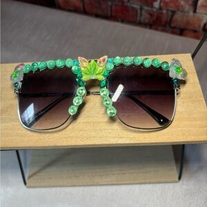 Rhinestone Glam Beaded Sunglasses. Green.